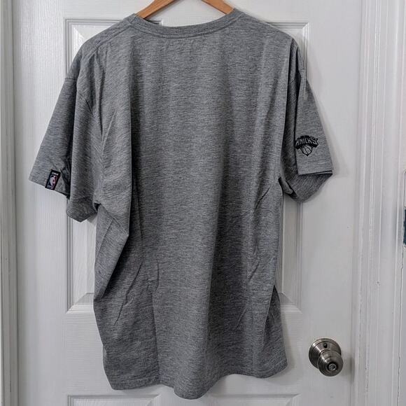 New York Knicks NBA Gray Graphic T-Shirt – Size XL - Picture 2 of 3